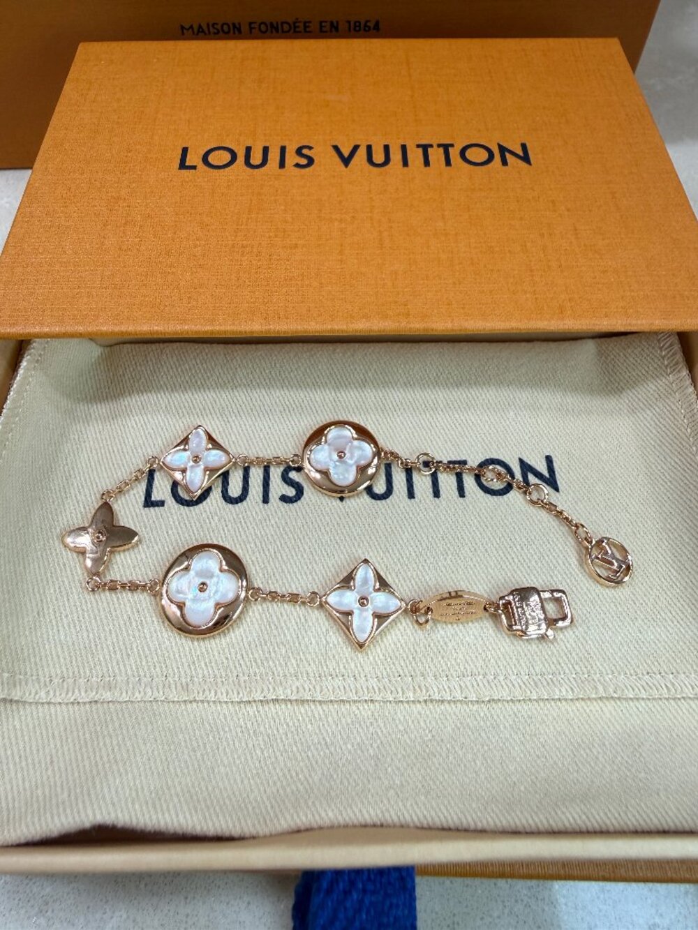 Louis Vuitton Color Blossom Bracelet, Pink Gold Tone, White Mother-of-Pearl - Picture 2 of 10